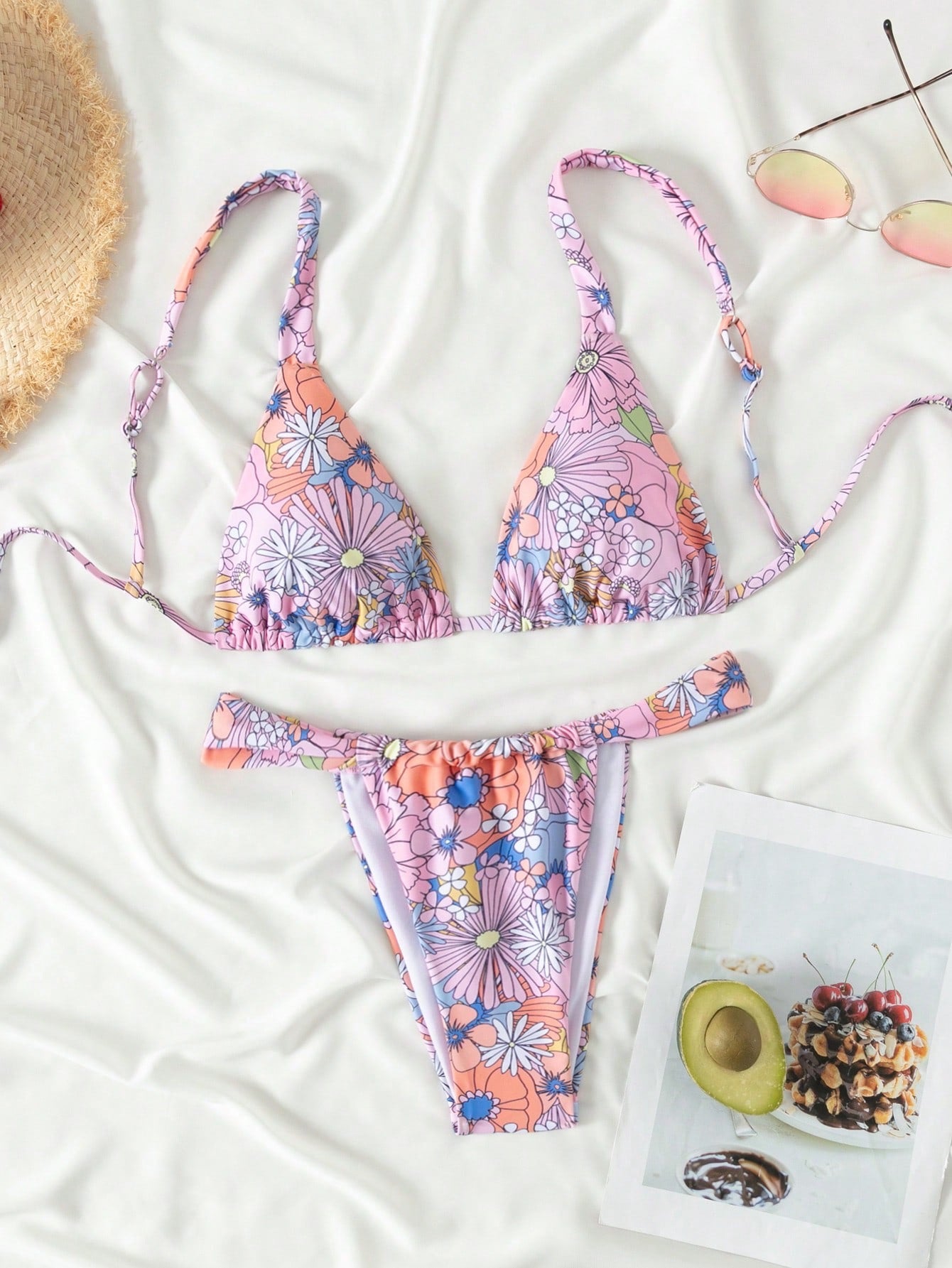 Bikini de flores rosadas y anaranjadas de triangulo