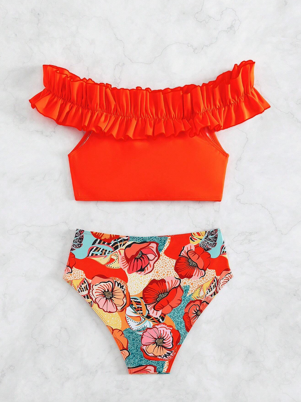 Bikini tropical con top anaranjado con vuelos