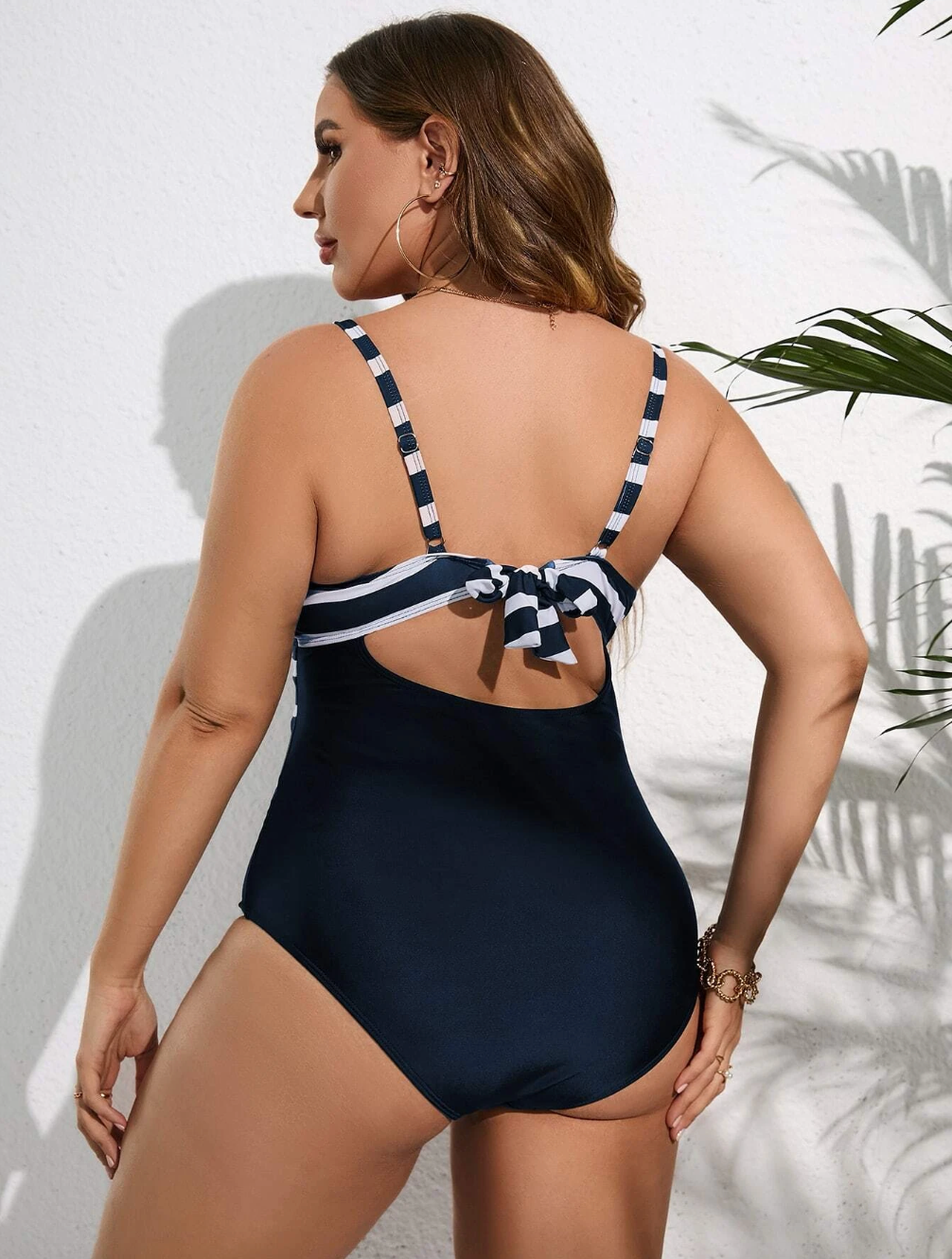 Calzoneta azul marino con top de lineas