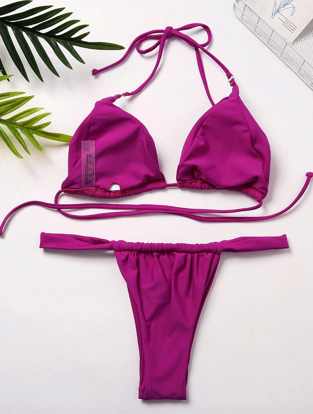 Bikini magenta de tanga