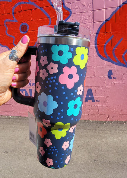Tumbler azul con flores