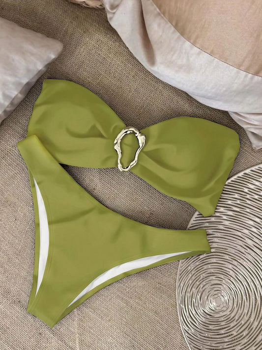 Bikini verde con argolla asimetrica dorada