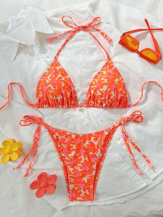Bikini de flores anaranjadas de triangulo