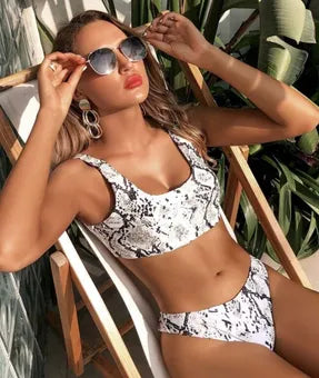 Bikini de serpiente blanco y negro