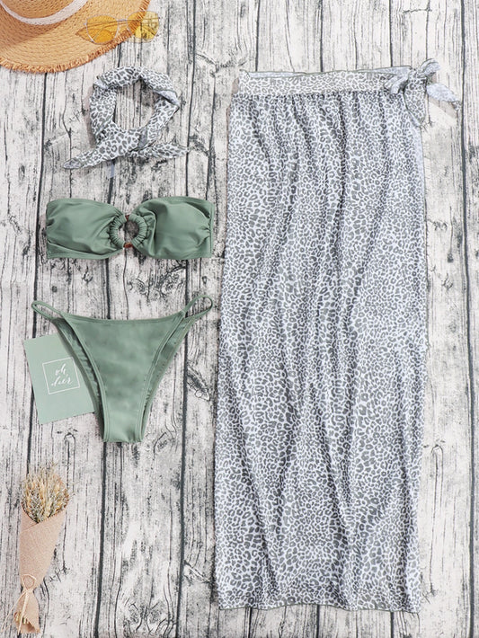 Set de bikini verde musgo con falda animal print