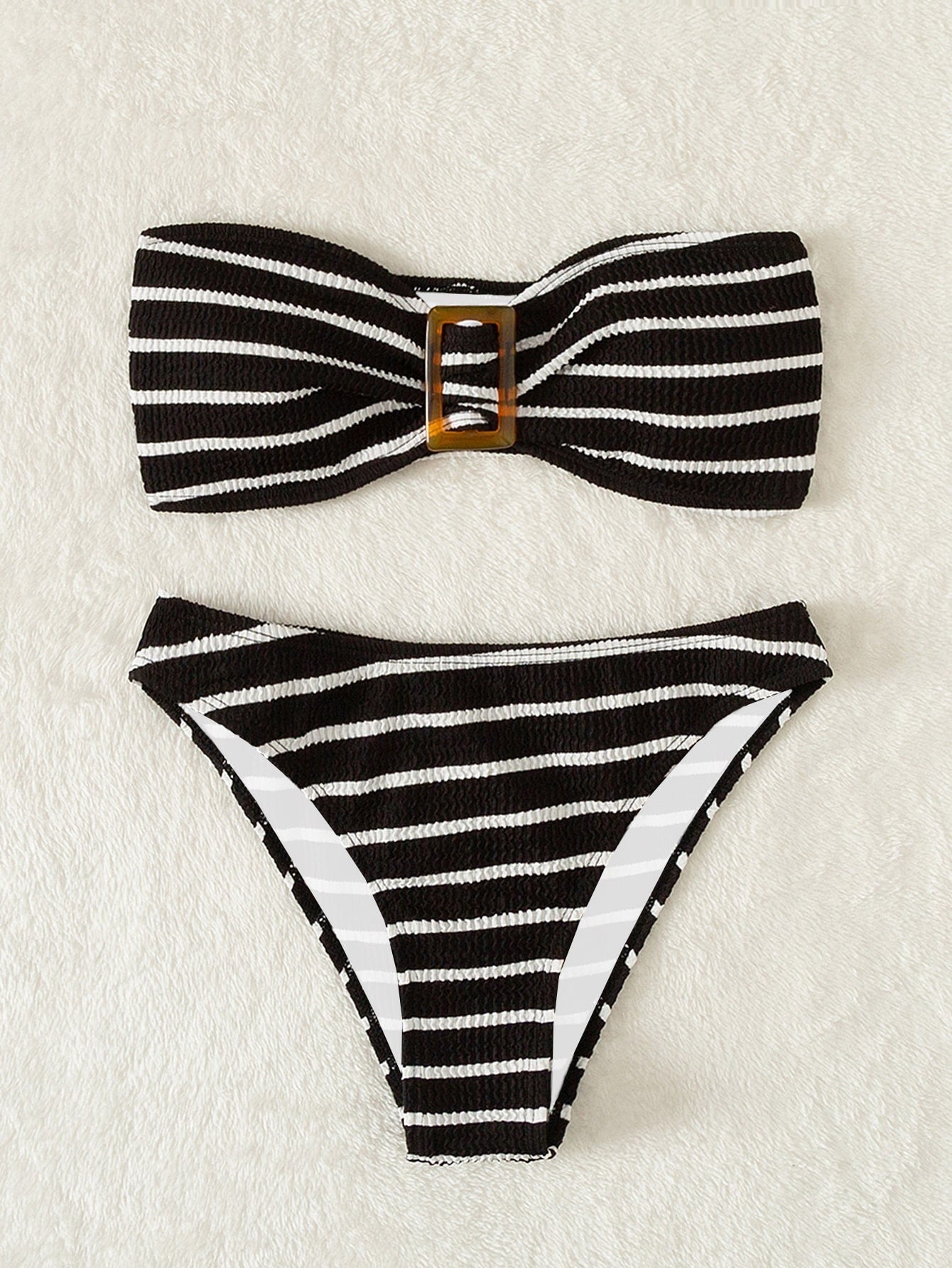 Bikini bandeau negro con lineas
