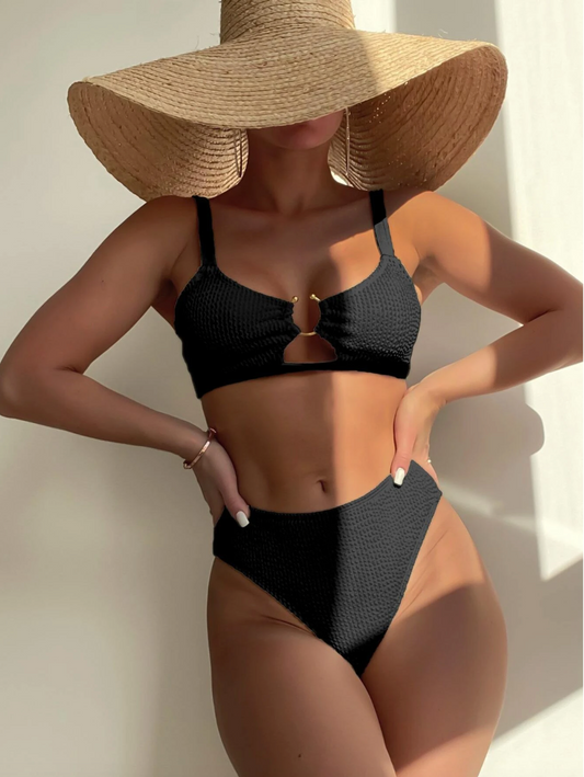 Bikini negro con argolla en centro