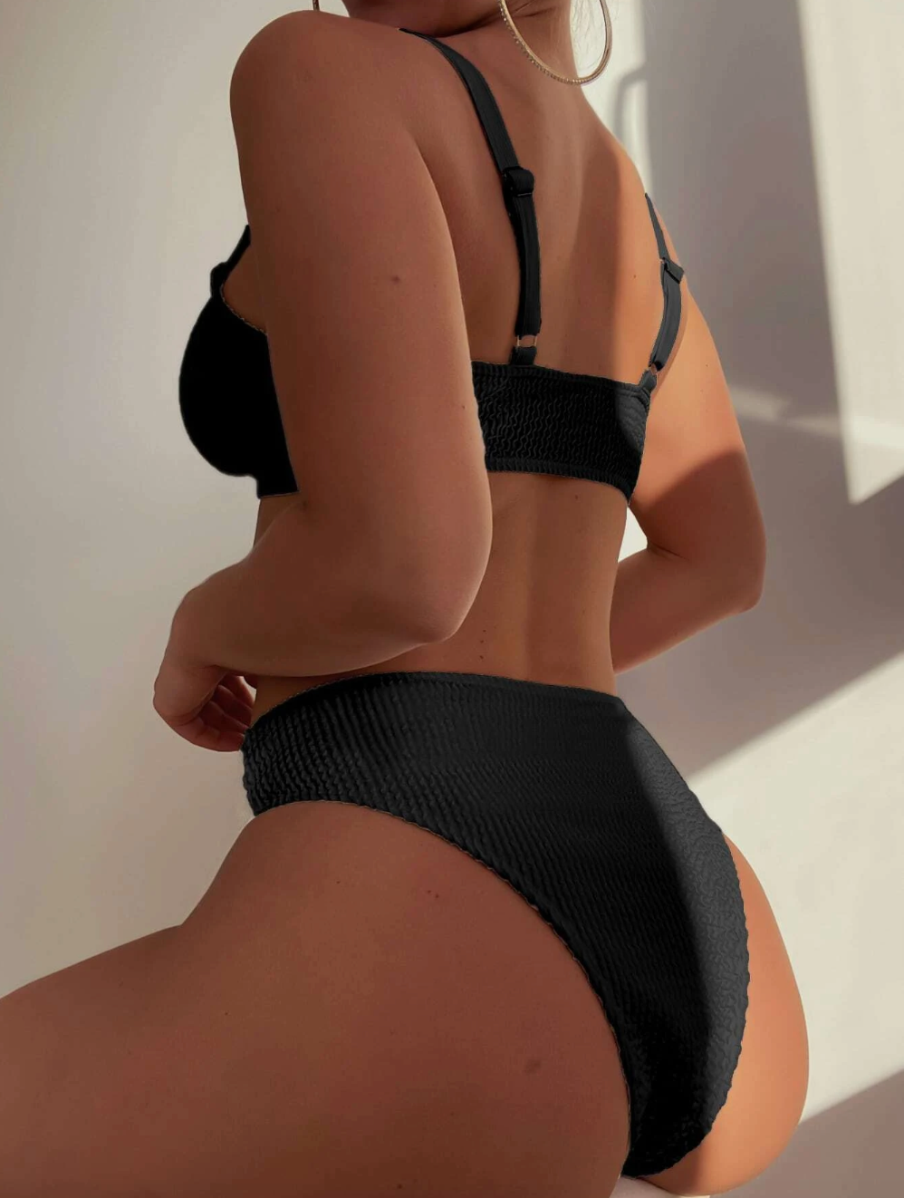 Bikini negro con argolla en centro