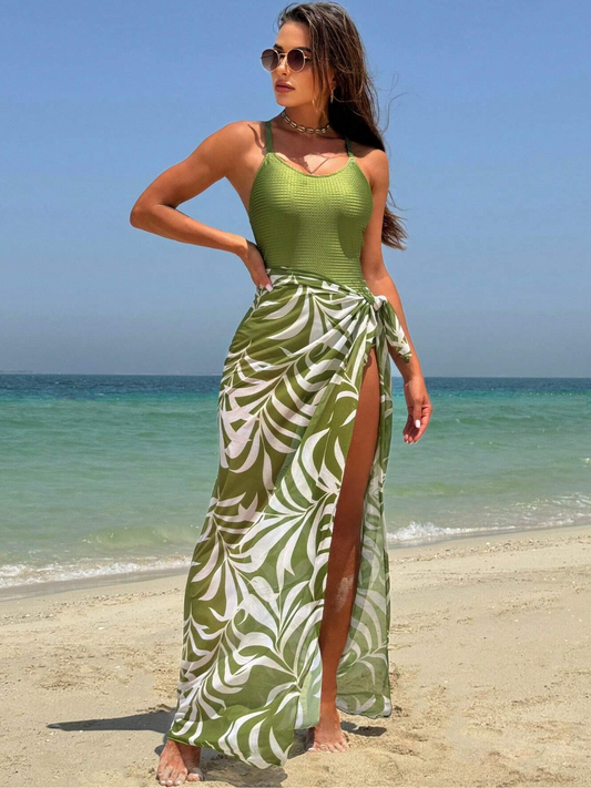 Set de calzoneta verde con piedras en la espalda y falda