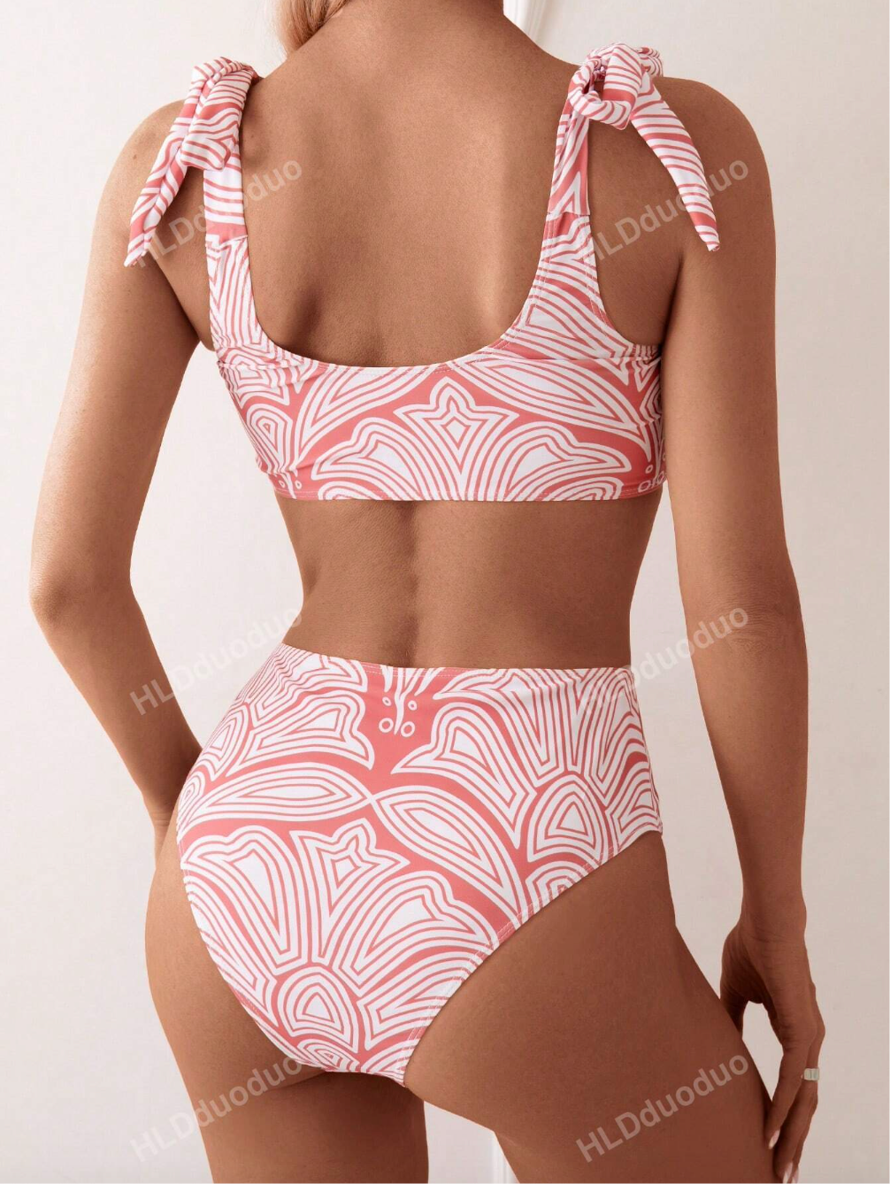 Bikini rosado con top recto de diseno