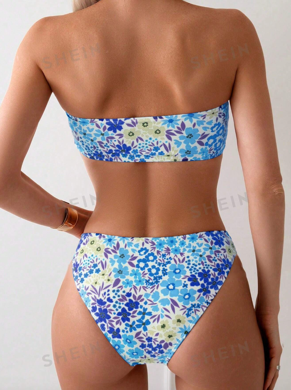 Bikini de flores en tonos de azules strapless con mona