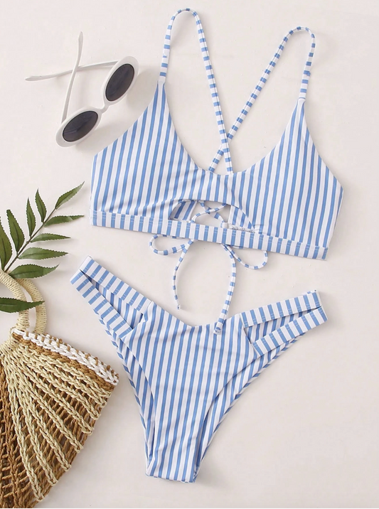 Bikini de rayas azules con aperturas