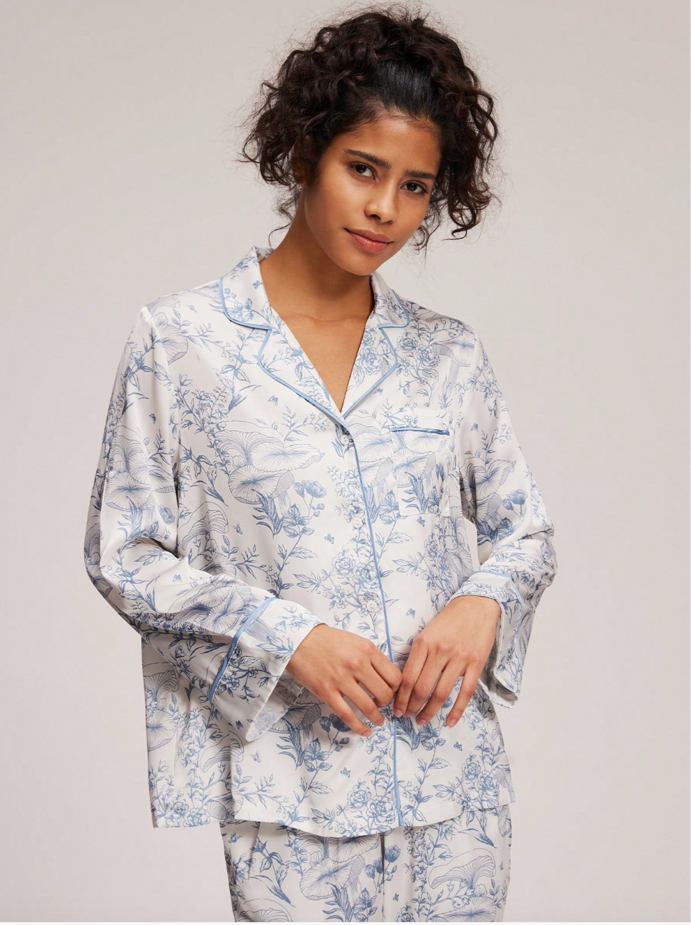 Pijama de manga larma con print celeste