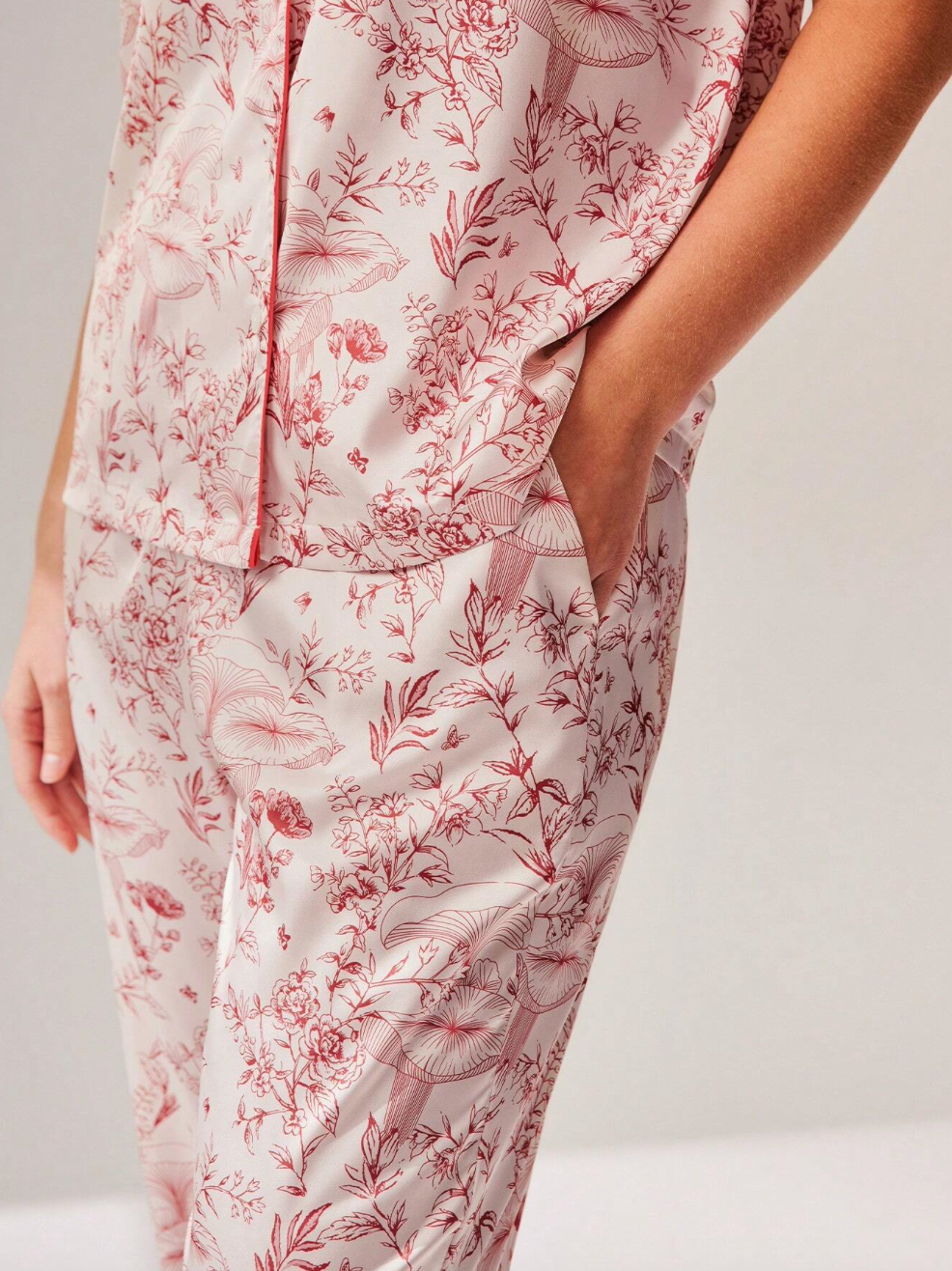 Pijama de manga corta con print rosado
