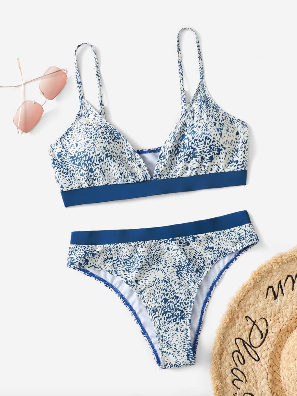 Bikini azul con orilla gruesa