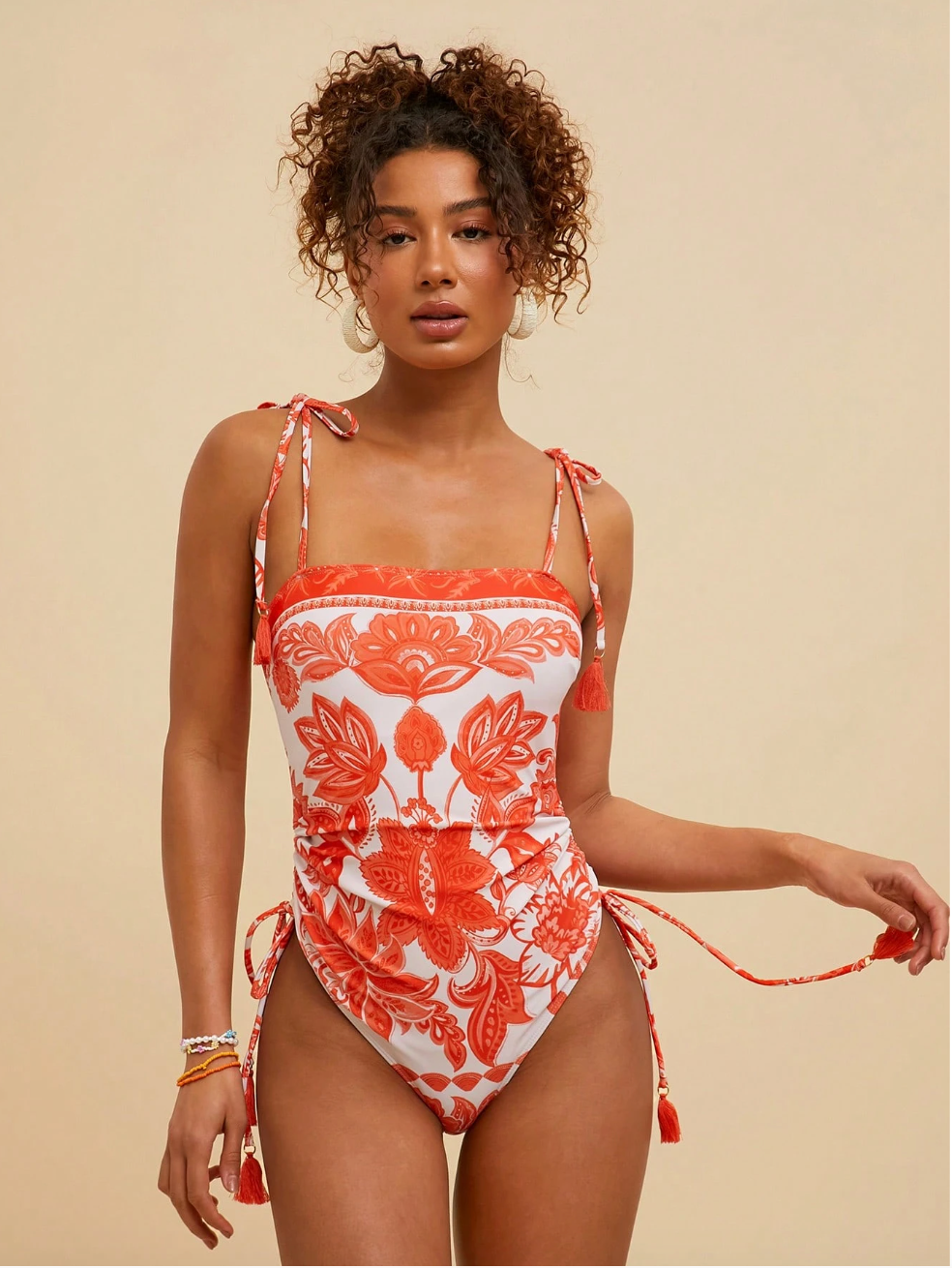 Calzoneta anaranjada de flores