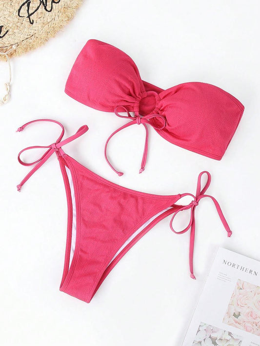 Bikini rosado strapless y mona enmedio